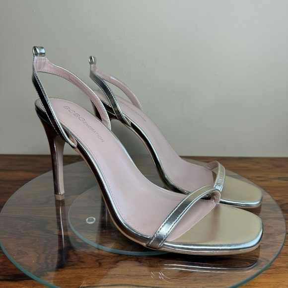 BCBGeneration Ingot Chain Pump in gold - Picture 1 of 16